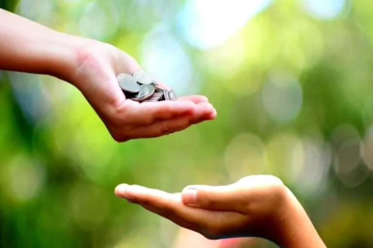 Sadaka Nedir, Hükmü Nedir, Kime Verilir ve Sadaka Hakkındaki Soruların Cevaplandığı Yazı